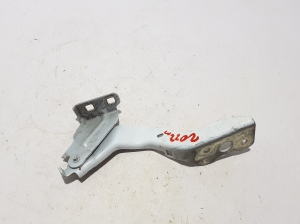  Engine cover hinge 