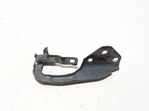  Engine cover hinge 