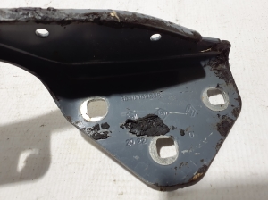  Engine cover hinge 