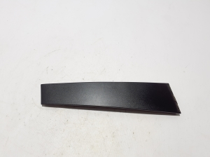 Aizmugurējo sānu durvju stikla ārējā līste - 822825330R