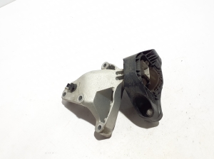 Engine mount - 112323200R