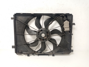 Mercedes Benz A-Class 176 (2012–2018) Dzesēšanas ventilators un tā daļas A2465000064 - 2