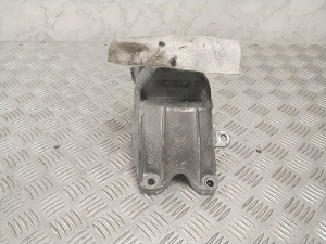  Engine holder 