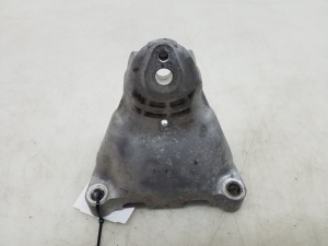   Engine holder 