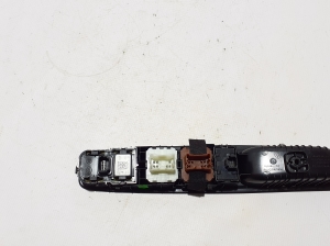 RENAULT Arkana (2019–2026) Front door glass switch 809610087R - 4
