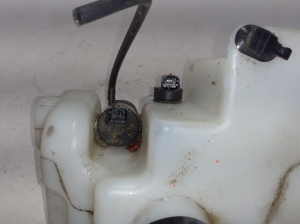 RENAULT Arkana (2019–2026) Front washer fluid reservoir 289107610R - 5