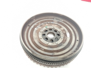  Clutch flywheel 