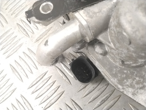 AUDI A4 B9 (2015–2026) EGR valve 04L131501S - 4
