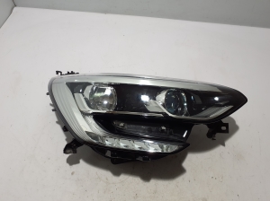 Scheinwerfer vorne - 260102555R