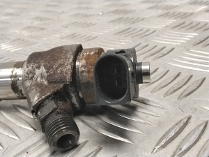  Fuel injector 