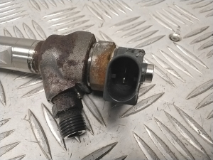  Fuel injector 