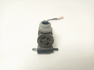 Land Rover Sport L320 (2005–2013) Front windshield washer pump 1011284 - 2