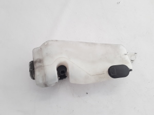  Windscreen washer tank front 