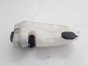  Windscreen washer tank front 