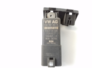 AUDI A3 8P (2003–2012) Glow plug relay 03G907282A - 4