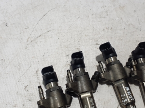  Fuel injector 