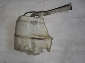   Front washer fluid reservoir  - LR002303 
