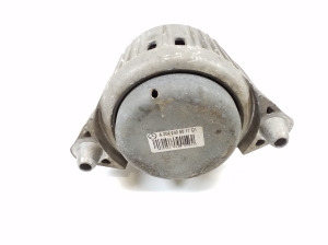 Mercedes Benz CLS-Class 218 (2011–2018) Engine mount A2042405017 - 2