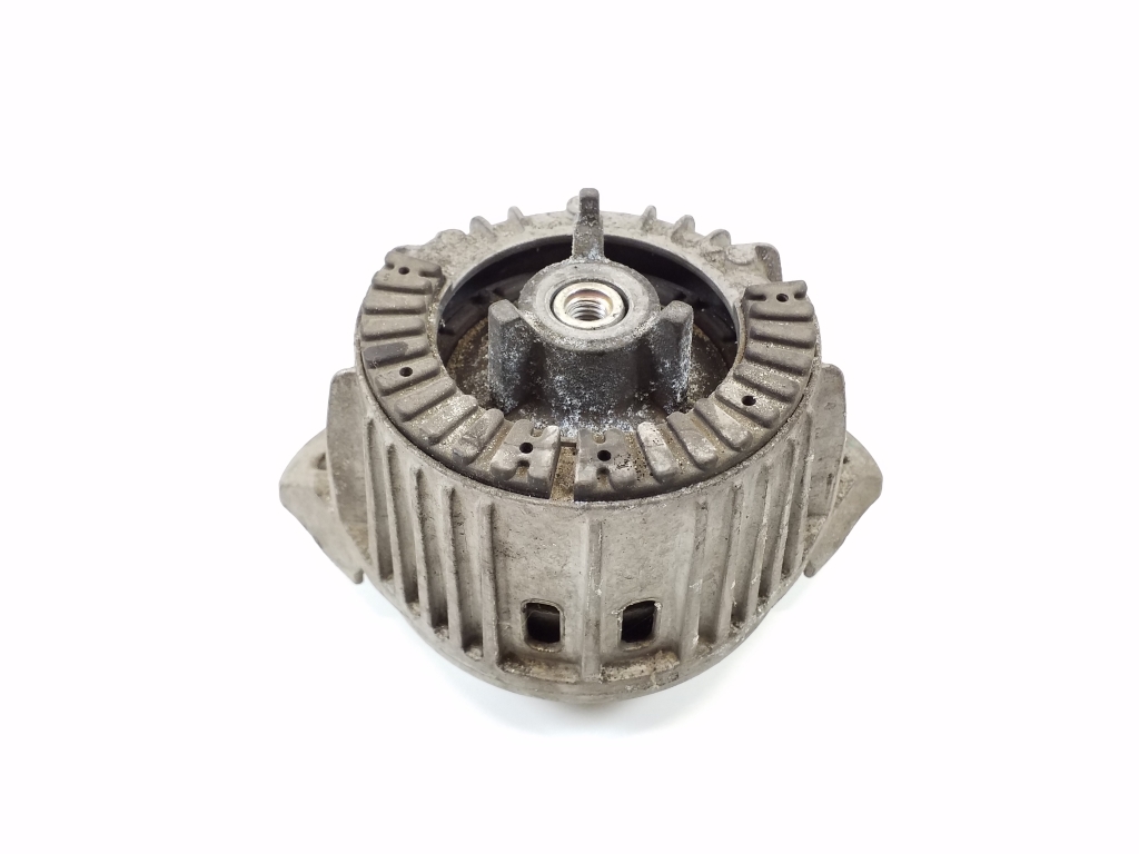 Mercedes Benz CLS-Class 218 (2011–2018) Engine mount A2042404817 Mercedes Benz CLS-Class 218 (2011–2018) Engine mount A2042404817