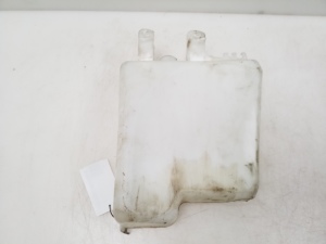  Windscreen washer tank front 