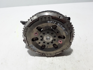  Clutch flywheel 