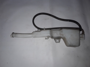 Mitsubishi Grandis (2003–2011) Front washer fluid reservoir 8260A001 - 2