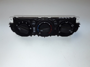  Interior shoulder control panel 