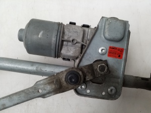 Mazda 3 (2003–2009) Mécanisme d’essuie-glace avant et ses pièces B32H6737X - 2