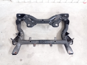 Mercedes Benz C-Class 204 (2007–2014) Eesmine alusraam A2046281057 - 3