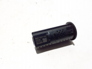 Ford Mustang Mach-E Mach-E (2020–2026) USB-pesa MU5T19J211GA - 4