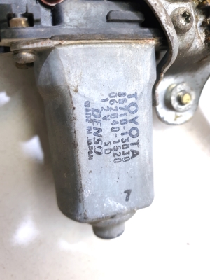 TOYOTA Corola Verso E12 (2001–2004) Priekšējo durvju logu pacēlājs 8571013030 - 2