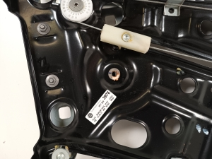 Volkswagen Golf VI (2008–2013) Rear fork windscreen lifter and its components - 3