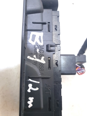 Volkswagen Passat B7 (2010–2014) Front door glass switch 3AC857858A - 3