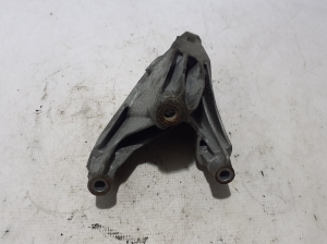   Engine holder 