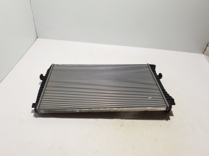 Volkswagen Passat B8 (2014–2023) Cooling radiator - 2