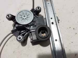 TOYOTA RAV 4 A5 (2019–2026) Aizmugurējo durvju logu pacēlājs 8572042140 - 3