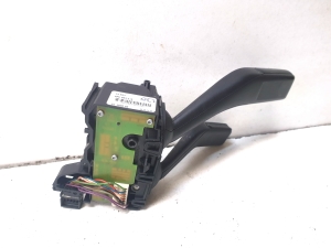 Volkswagen Jetta (2005–2011) Turn signal switch 8P0953513 - 4