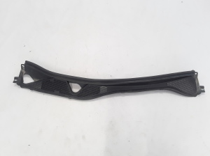 Grille d’auvent (garniture du mécanisme d’essuie-glace) - 668116156R