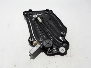 Rear fork windscreen lifter - 8F0839398D