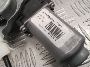 NISSAN Qashqai (2006–2013) Aizmugurējo durvju logu pacēlājs 402191A - 2