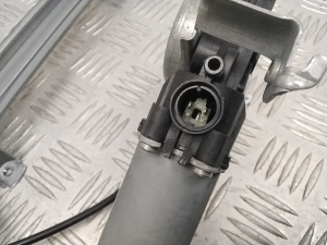 NISSAN Qashqai (2006–2013) Aizmugurējo durvju logu pacēlājs 402191A - 3