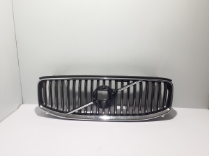  Front grille 