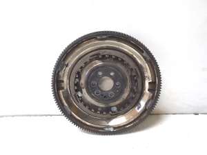 Clutch flywheel