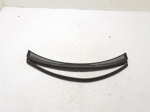   Grille d’auvent (garniture du mécanisme d’essuie-glace)  - 668114330R 