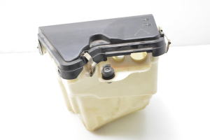   Sicherungskastenhalter unter der Motorhaube  - 7555121 