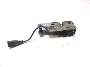 Skoda Yeti (2009–2017) Hood latch 5L0823509A - 2