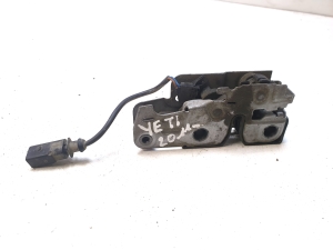 Skoda Yeti (2009–2017) Hood latch 5L0823509A - 3