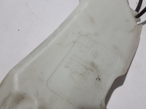 RENAULT Scenic (2016–2026) Front washer fluid reservoir 289107594R - 3