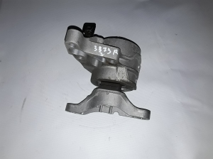 Engine bracket - DS736F012GG