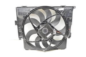 BMW 3 SERIES F30 (2011–2018) Dzesēšanas ventilators un tā daļas 8641963 - 3